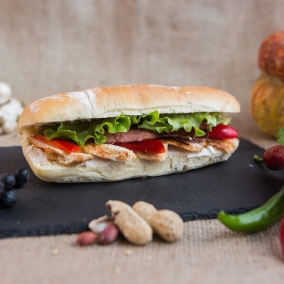Ciabatta cu pui si crispy bacon